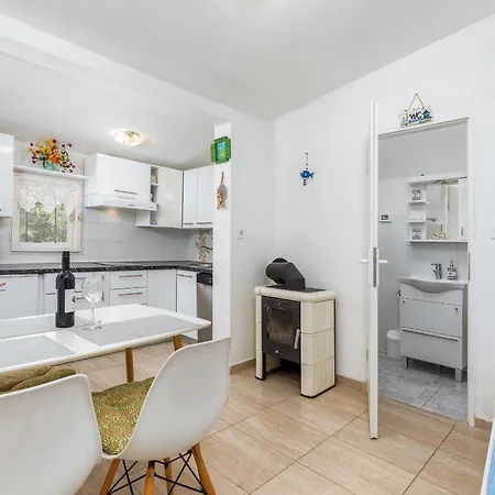Casa De Flores - Garden Oasis 100 M From Beach, Jacuzzi, Bbq, Pets Welcome, Free Parking *