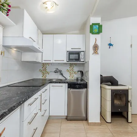 アパート Casa De Flores - Garden Oasis 100 M From Beach, Jacuzzi, Bbq, Pets Welcome, Free Parking
