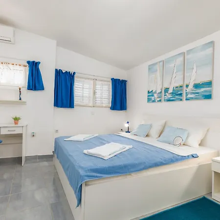 Casa De Flores, Ace Location - 100m From Bodinka , Free Parking, Nature's Heaven Apartmán
