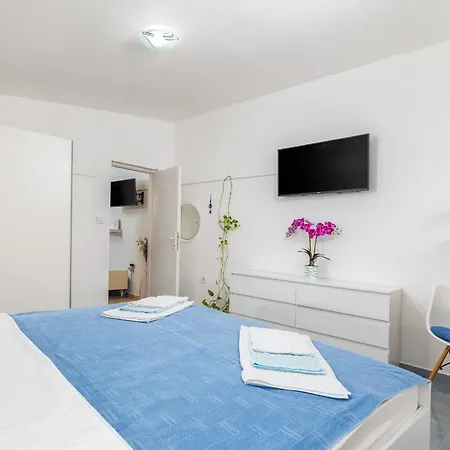 Apartment Casa De Flores, Ace Location - 100m From Bodinka , Free Parking, Nature's Heaven Peroj