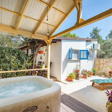 Casa De Flores, Ace Location - 100m From Bodinka , Free Parking, Nature's Heaven Peroj