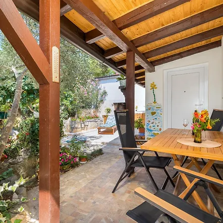 Casa De Flores, Ace Location - 100m From Bodinka , Free Parking, Nature's Heaven * Peroj