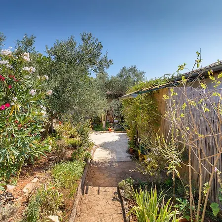 Casa De Flores, Ace Location - 100m From Bodinka , Free Parking, Nature's Heaven Peroj