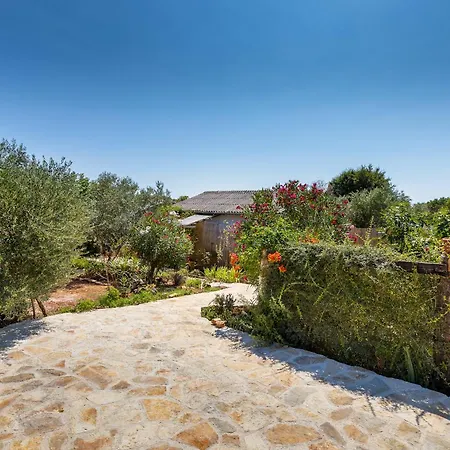 Casa De Flores, Ace Location - 100m From Bodinka , Free Parking, Nature's Heaven Peroj