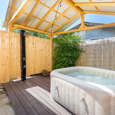 Lejlighed Casa De Flores - Garden Oasis 100 M From Beach, Jacuzzi, Bbq, Pets Welcome, Free Parking *